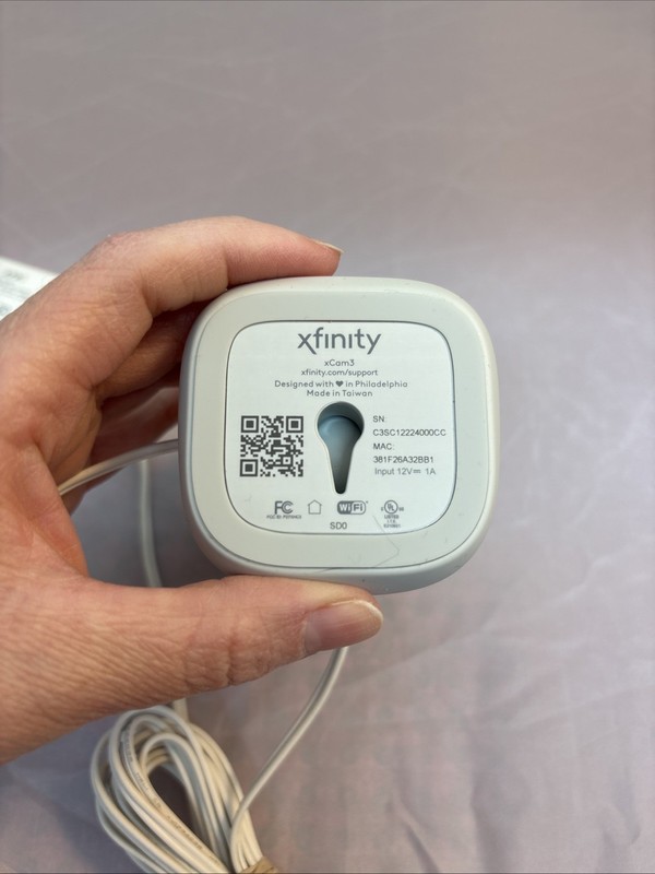 Xfinity Xcam3 HD Indoor Camera Model SCHC3AE0 Wireless HD Video W Charger gallery