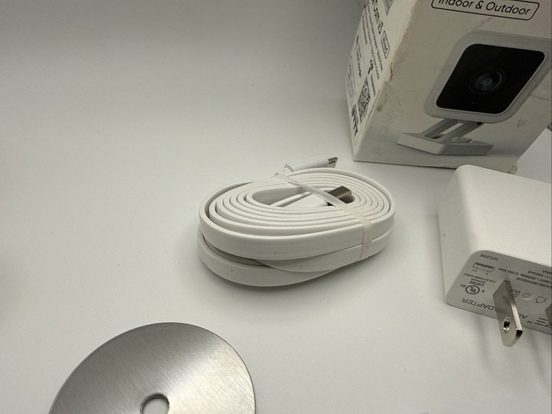 Wyze Cam v3 WYZEC3 Indoor/Outdoor Security Camera 1080p Color Night Vision + Box gallery