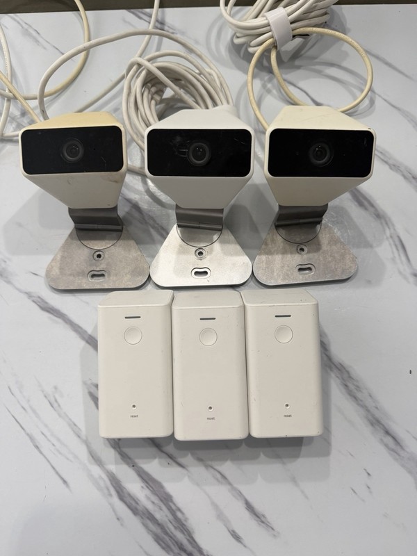 Xfinity HD Security Camera XCAM2 Model SCHC2AEW Lot Of 3 Cameras Used