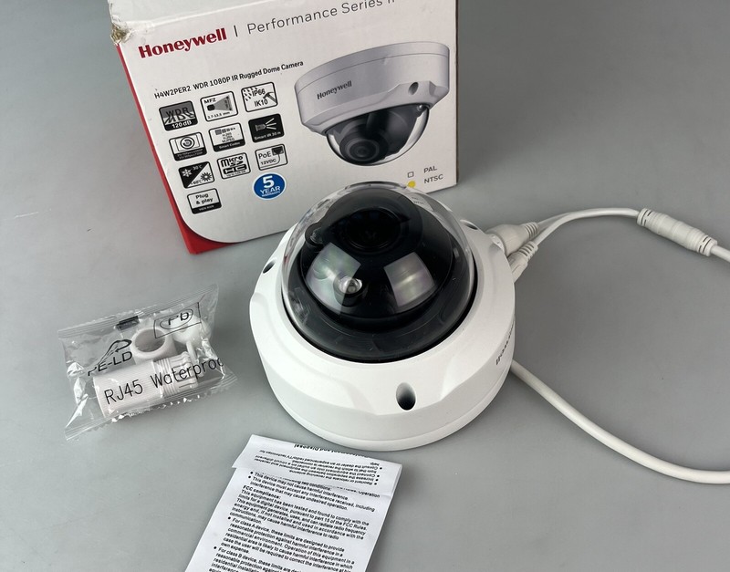 Honeywell H4W2PER2 Performance Series IP Dome Camera 2MP 2.7mm-13.5mm White