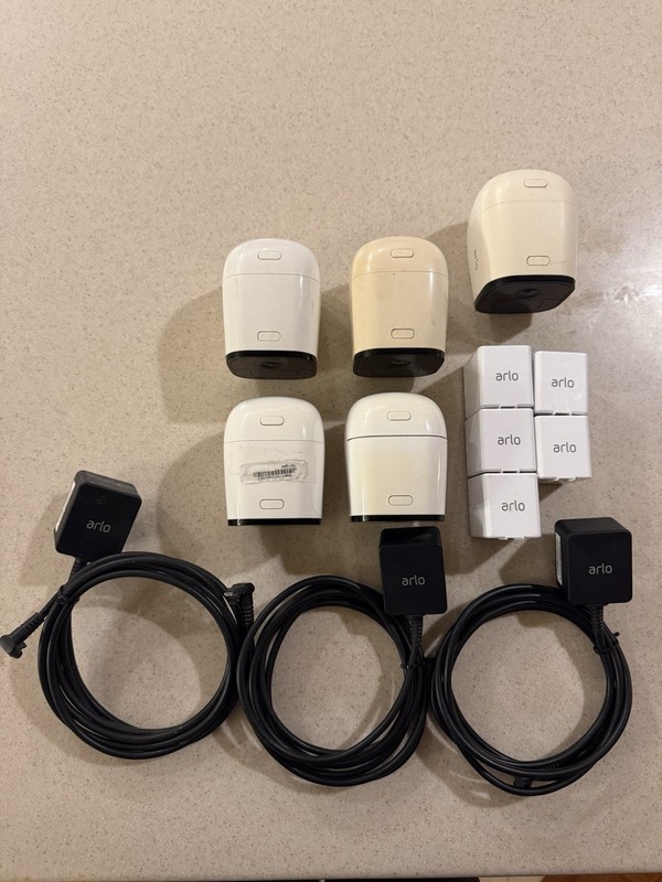 Lot of 5 Netgear Arlo Go VML4030 HD Security Cameras W/cords Untested