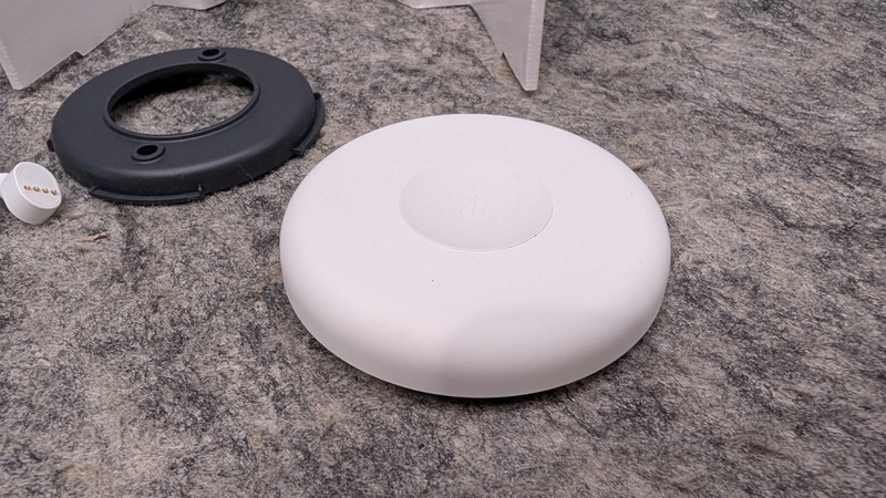 Google Nest Cam Indoor/Outdoor Battery Camera - GAO1317-US - Snow + Solar gallery