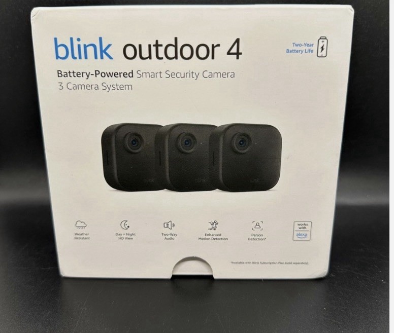 Blink Outdoor 4 1080p Wi-Fi Outdoor 3-Camera Security System - Black gallery