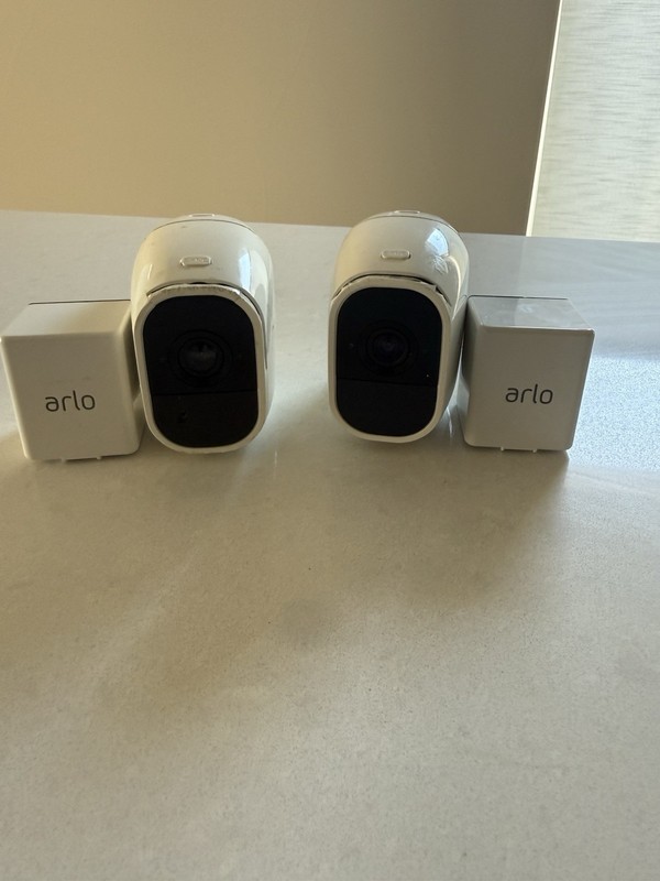 Arlo Wireless IP/Network Wi-Fi Indoor/Outdoor Security Cameras 2-Pack White gallery
