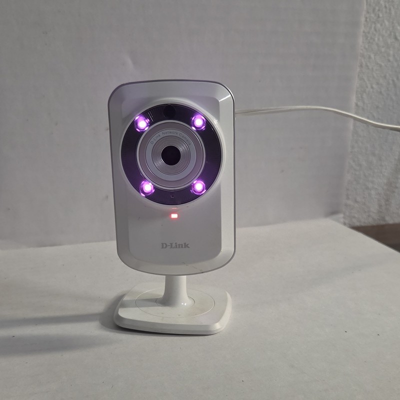 D-Link Day & Night Wi-Fi Camera with Remote Viewing DCS-932L – W/ Power adapter