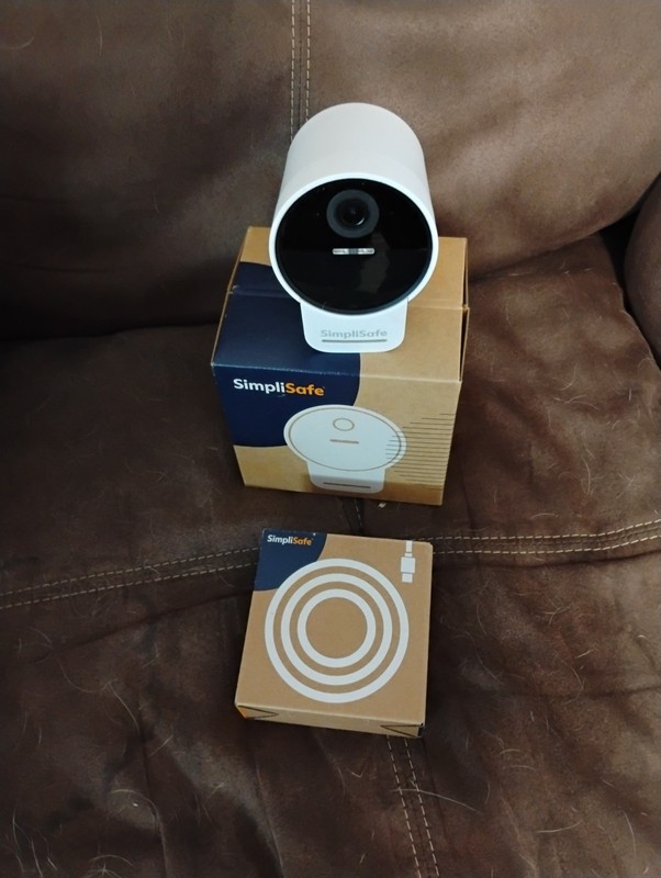 SIMPLISAFE CM021 slightly used Outdoor Camera with brand new outdoor power Cable gallery