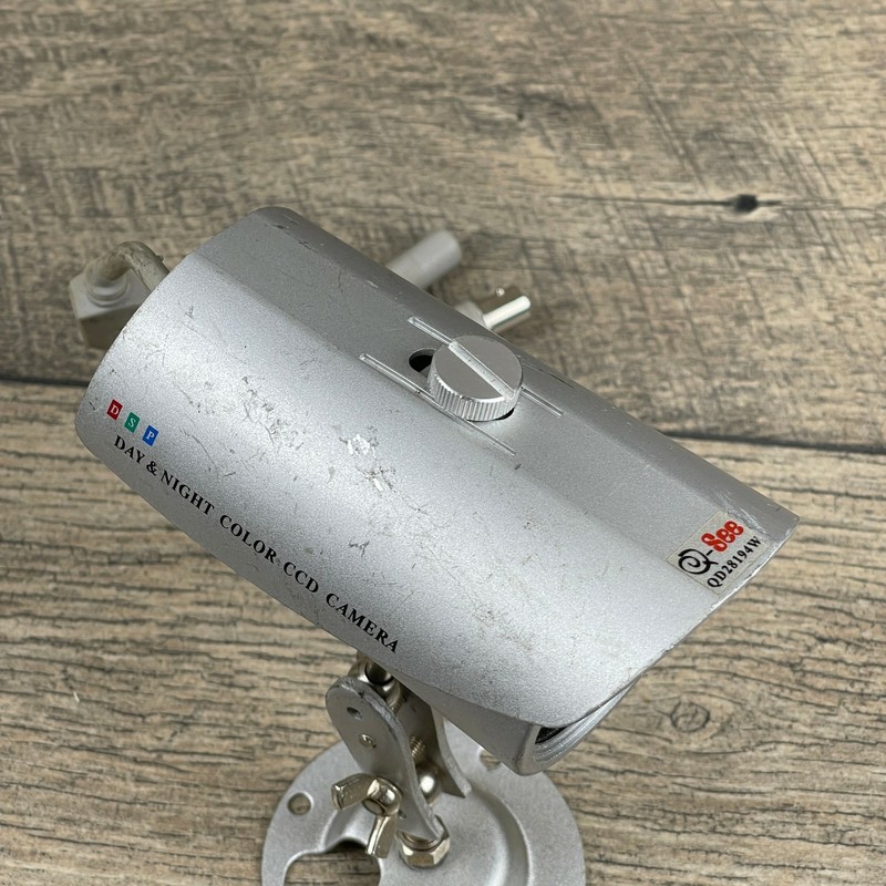 Q-See QD28194W Day/Night Color CCD Camera Please See Pictures and Description gallery