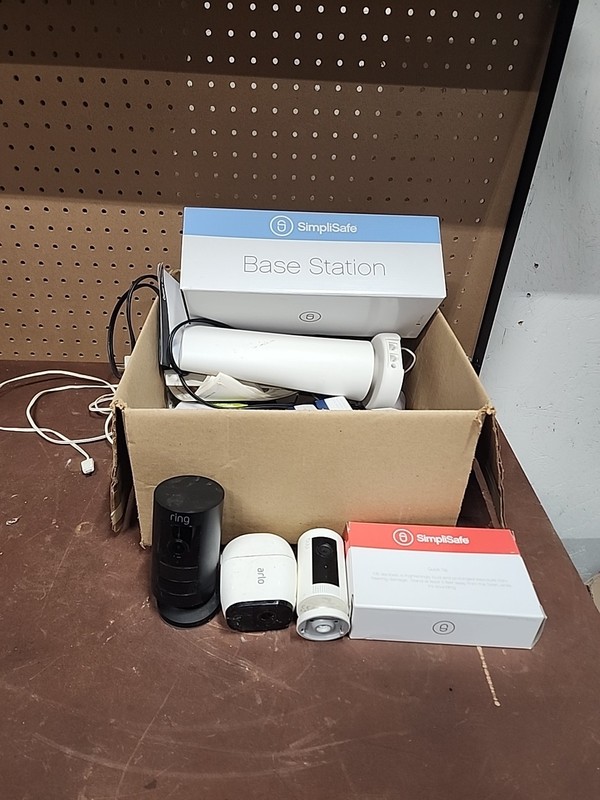 Random Security Camera Lot Arlo Pro Ring Stick Up Cam Simply Safe Alarm Read