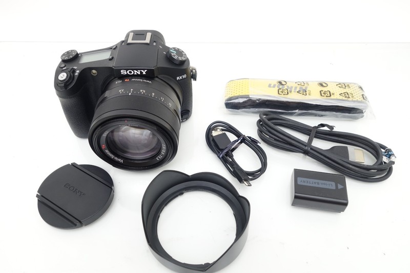 Sony Cyber-shot DSC-RX10 20.2MP Digital Camera 24-200 f/2.8 Full HD