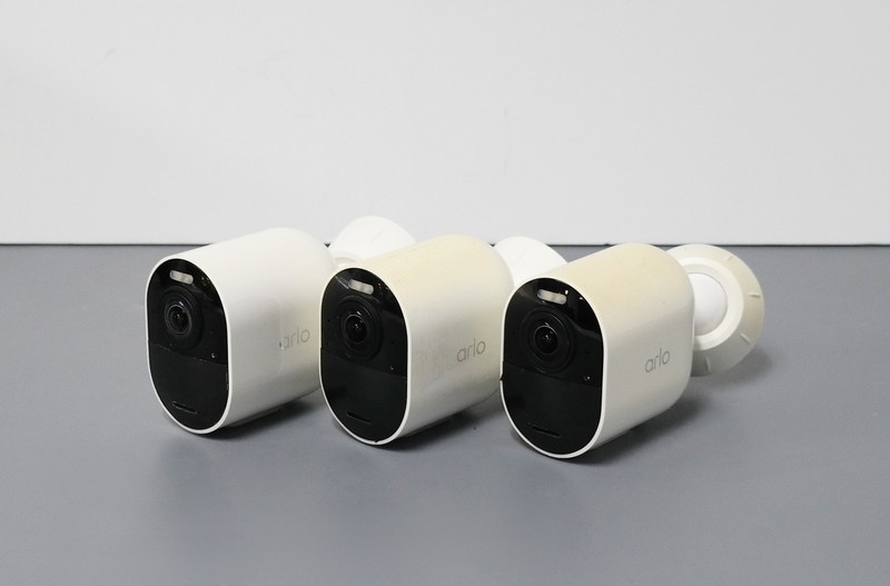 Arlo Ultra2 VMS5340-2BYNAS 4K Spotlight Cameras Security Bundle 3-Pack gallery