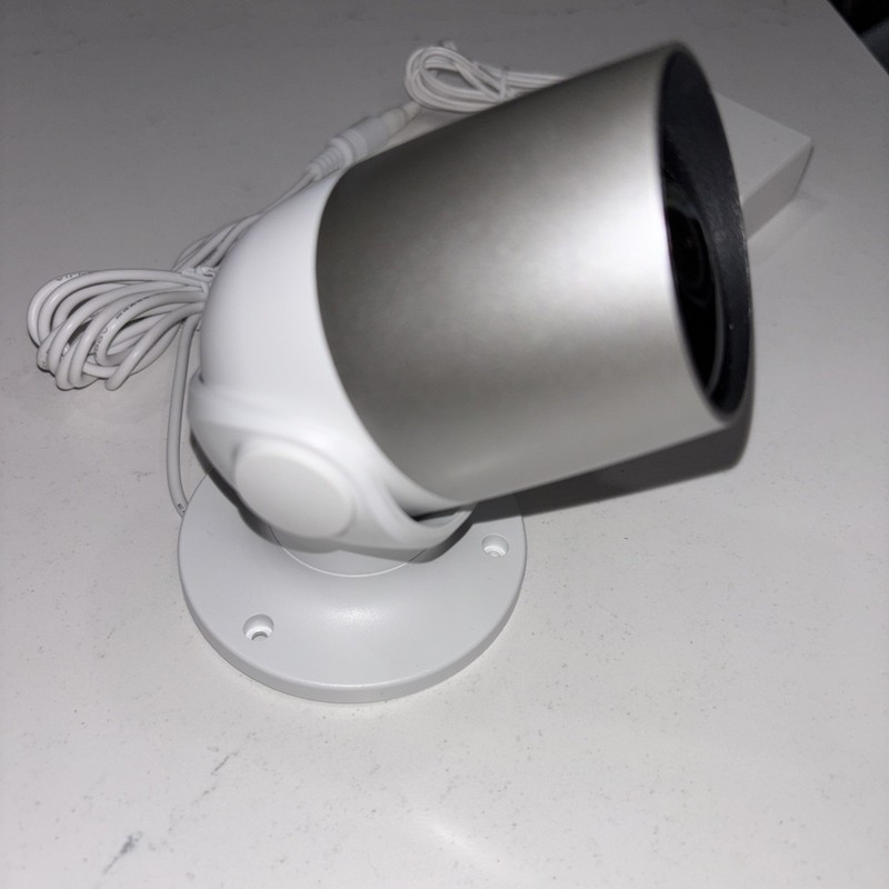 Laxihub Full HD 1080P Wi-Fi Outdoor Camera SD Card Included gallery