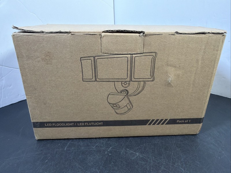 NEW Olafus Smart Wireless Floodlight Camera Outdoor 5500LM 360 Pan Tilt 3-LBC55M gallery