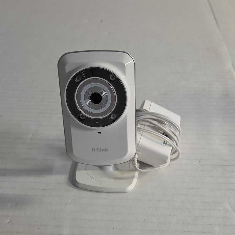 D-Link Day & Night Wi-Fi Camera with Remote Viewing DCS-932L - W/ Power adapter gallery