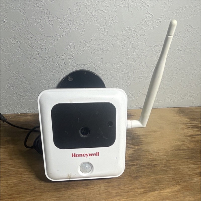 Honeywell IPCAM-WO Wireless Outdoor IP Security Camera, Weatherproof, White