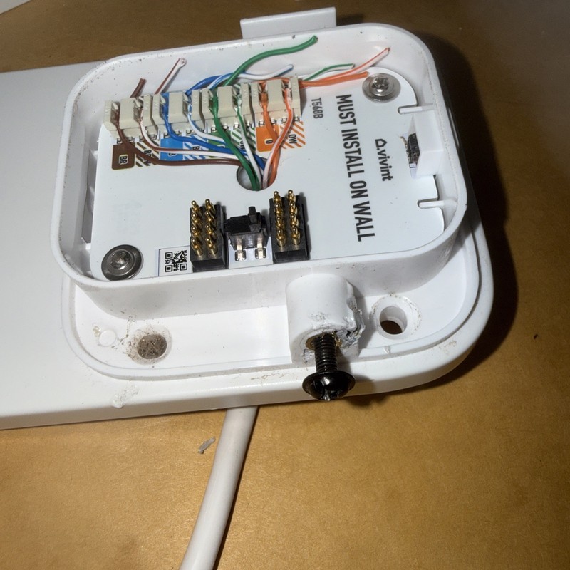 Vivint Outdoor Camera Vs-odc350-wht Pro Gen 2 & VS-ODL100-WHT+ Spotlight gallery