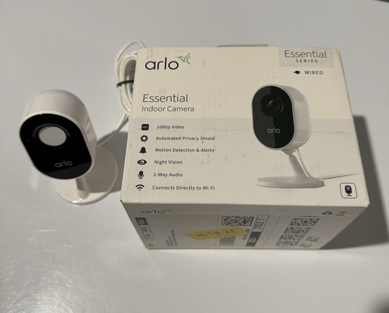 Arlo Essential Indoor Security Camera – White (VMC2040-100NAS)