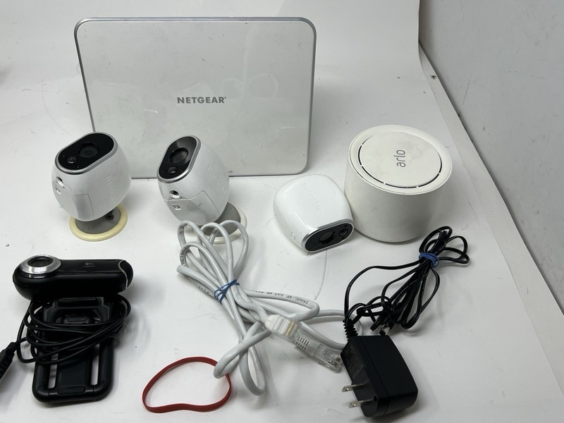 Netgear Arlo VMB3500 / VMB3000 Base Station + 3 Cameras