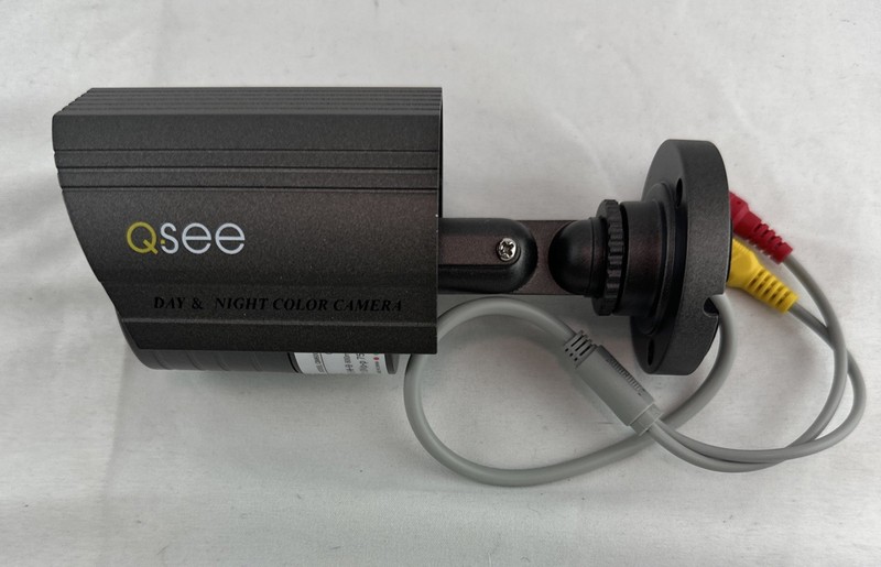 Q-See QM6008B Weatherproof Bullet 600TVL CCTV Camera 100ft Night Vision gallery