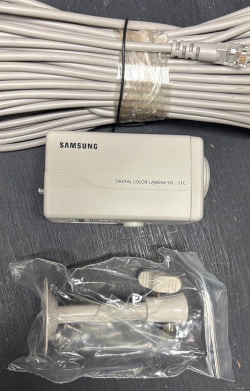 Samsung Digital Color Camera SSC-21C with base and cable