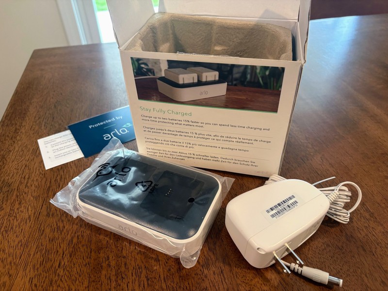 Arlo VMA5400C Dual Charging Station for Ultra and Pro 3 cameras new gallery
