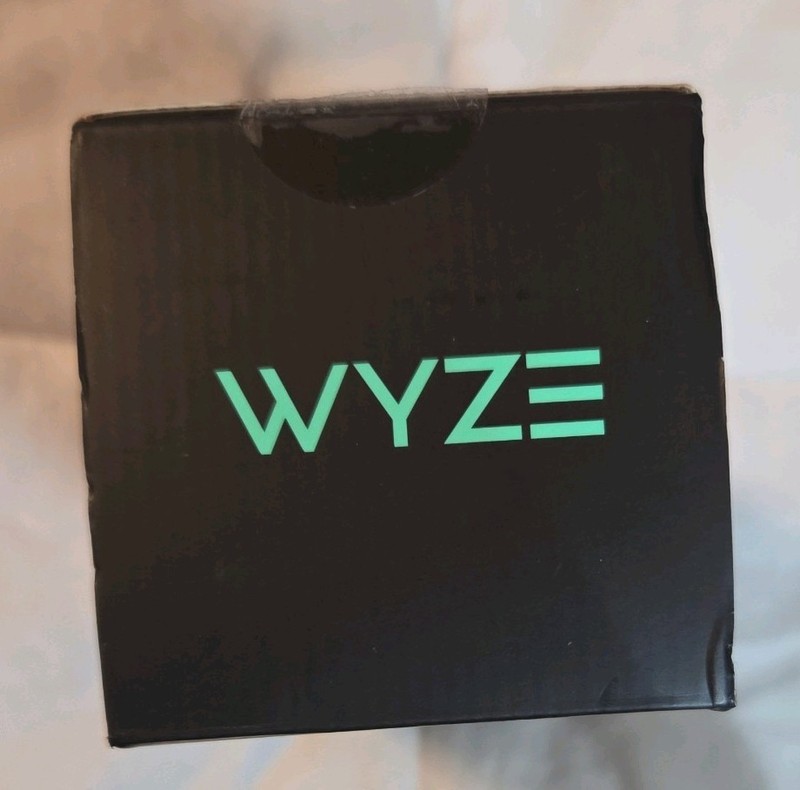 Wyze - 2k Smart Lightbulb WI-Fi Security Camera with Color Night Vision & Dim... gallery