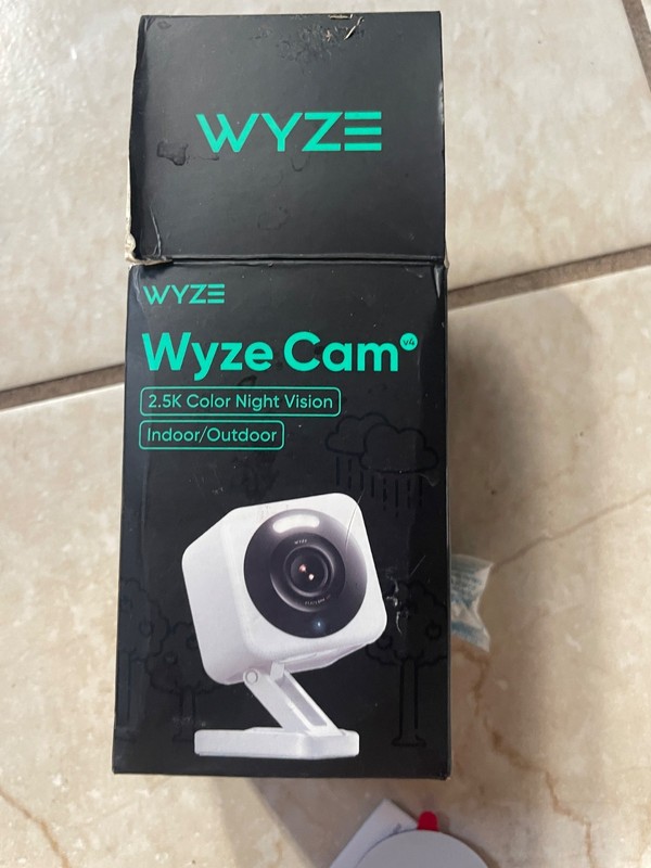Cam v4 Wi-Fi 2.5K QHD Plug-In Smart Security Camera Night Vision 2-Way White gallery