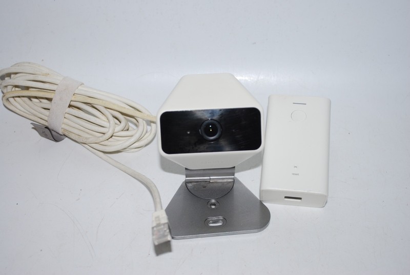 Xfinity SCHC2AEW Home Security Camera XCAM2 White Used Works Yellowed Cord gallery