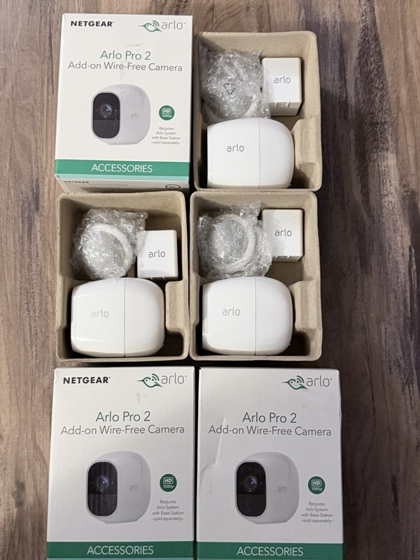 Arlo VMC2030-100NAS Essential Spotlight Camera’s With Mounts & Charge Cords gallery