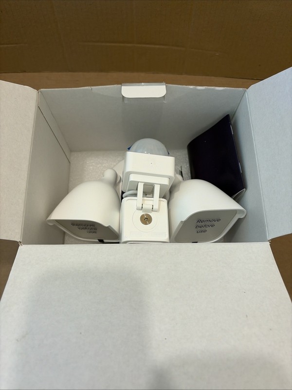 Wyze WZEC3FL Outdoor Floodlight Security Camera 2600 Lumen White gallery