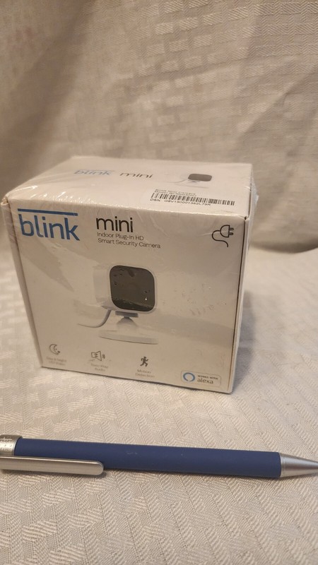 Blink mini Indoor Plug-in HD Smart Security Camera Qty 1