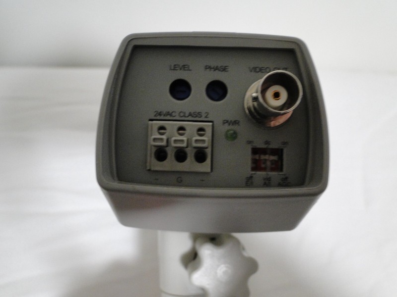 Ultrak KC4520MN B&W 420TVL CCD Security Camera With 6" Mount + 3.5-8.0MM Lens gallery