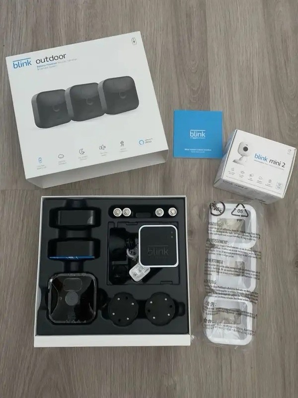 Blink Outdoor 3-Cam Kit 3rd Gen Open Box Bundle + White Mini 2 & 3 Covers gallery