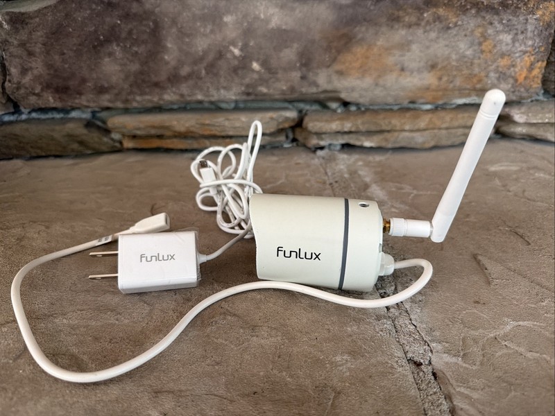 FunLux Wireless IP Camera (Model: ZP-IBT15-W)