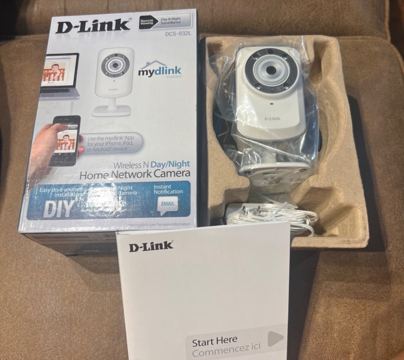D-Link DCS-932L Wireless Day/Night Home Network Security Camera. New in box.