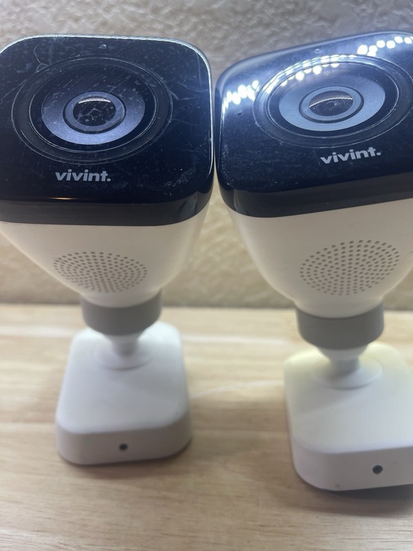 (2) Vivint Outdoor Security camera pro Gen 1 - VS-ODC300-WHT - Used gallery