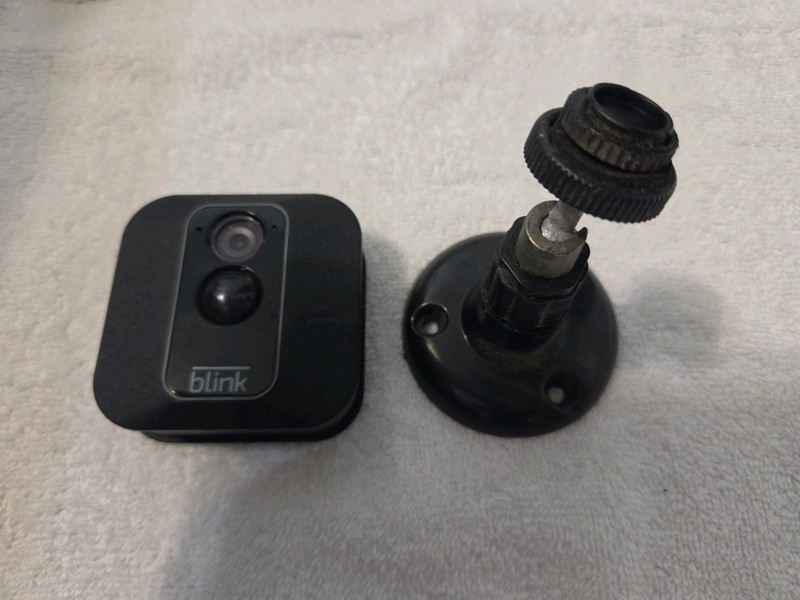 Camera Lot: Blink XT2, Wyze v1, 2x Wyze v3 & Tapo C120. Used, As-Is. gallery
