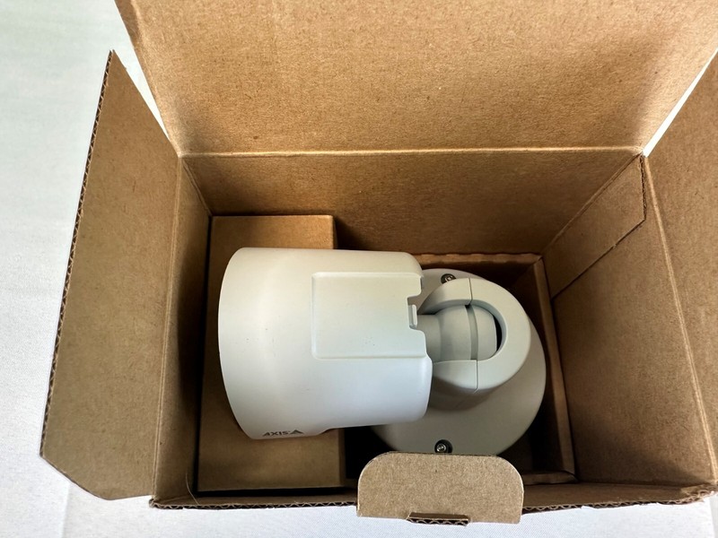 Axis M2035-LE Indoor/Outdoor Network Camera