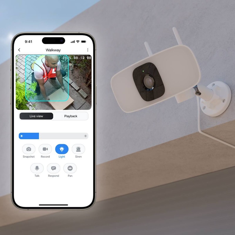 Lorex - 2K Floodlight Wi-Fi Security Camera (with App Controlled Horizontal P... gallery