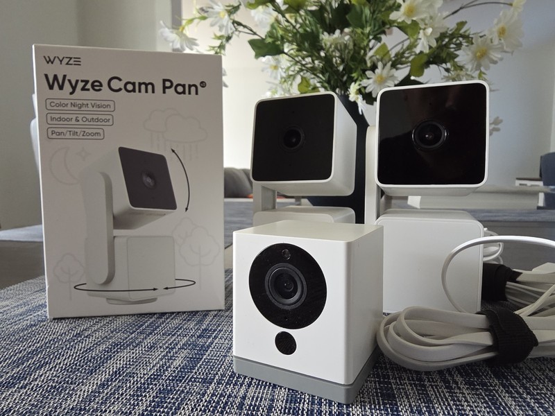 3 x Wyze Cam Pan v3 and Wyze Cam V2