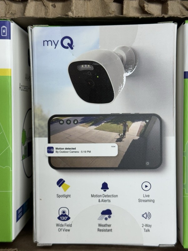 MyQ Wireless Outdoor 2K All-In-One Battery Camera | 141-4326-000 | MYQ-C39VXXW gallery