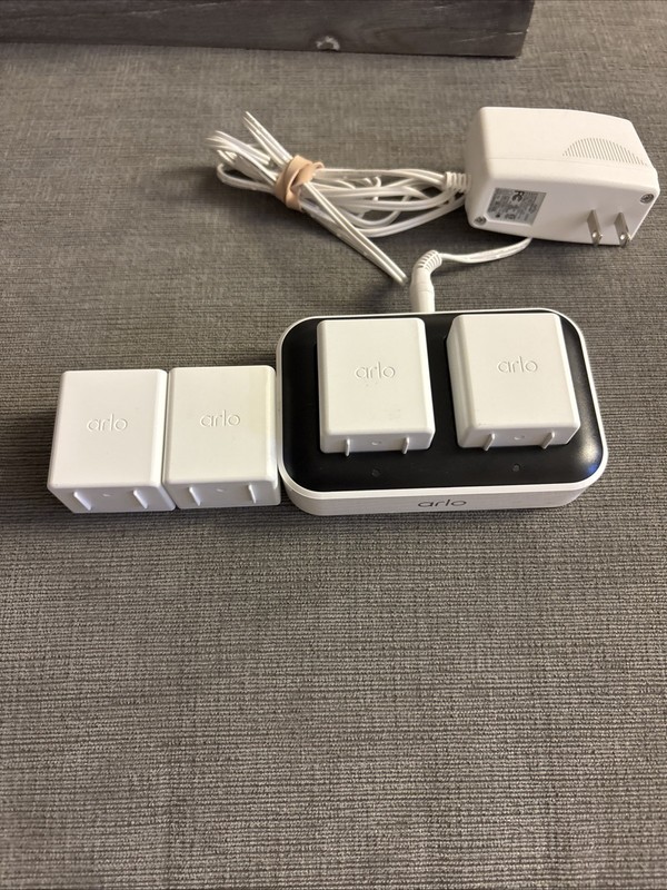 Arlo VMA5400C Accessory Dual Charging Station, with Four Batteries