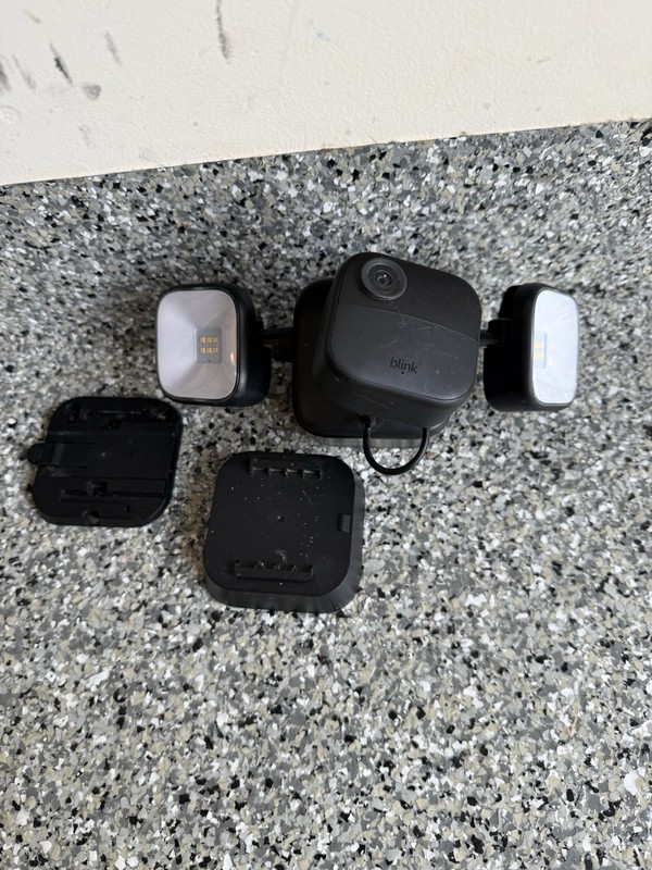 Blink Outdoor 4 Battery-Powered Floodlight Camera – Black With Fast Shipping