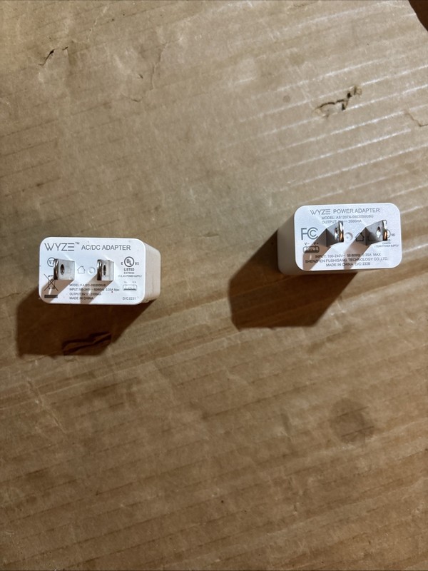 WYZE Cam V3 2K Wi-Fi Indoor Outdoor Security Camera White WYZEC3 Lot Of 2 works gallery