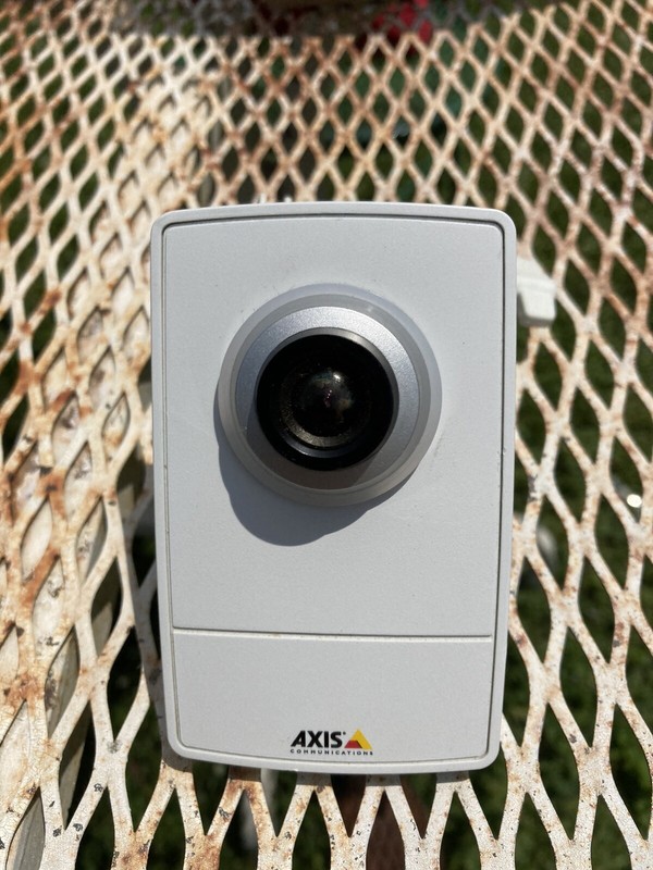 axis m1004-w ip camera