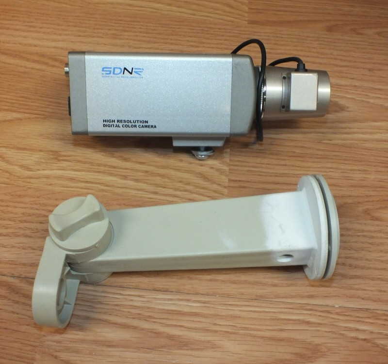 Super Digital Noise Reduction (HD-D540) NTSC Digital Color Camera 410K
