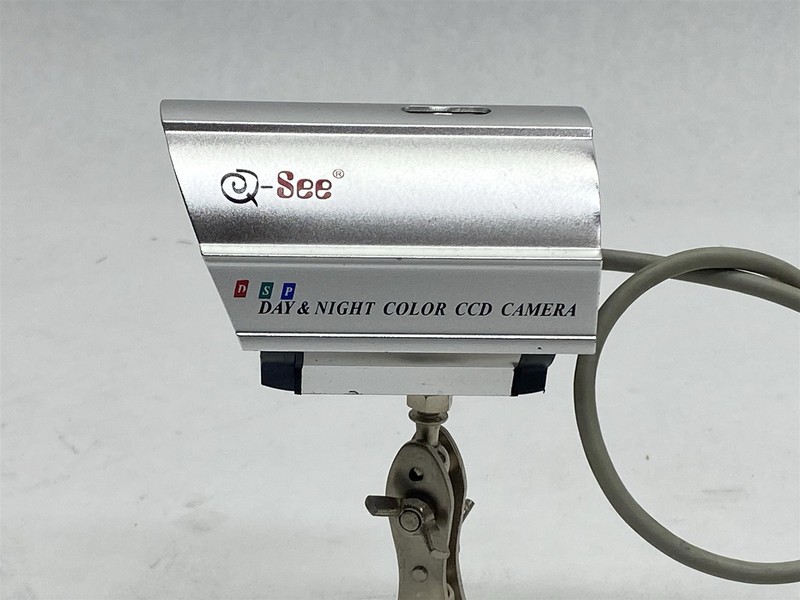 Q-See QD28414 QD28414W Weatherproof Day and Night Color CCD Camera LOT 8 gallery