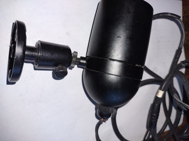 Used CCTV camera powers up, sends a picture + 9 VDC power supply gallery