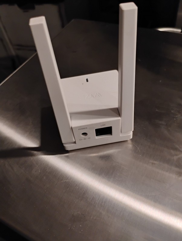 wyze base station only no power cables Great condition AS IS link to set up gallery