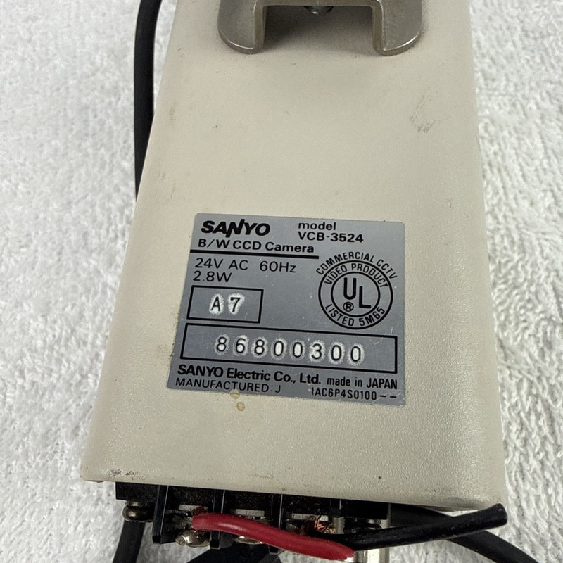 SANYO VCB 3524 B/W CCD Camera 24v AC 60hz and power supply - Untested gallery