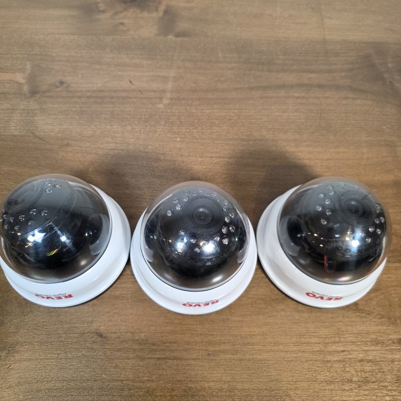 Revo RCDY24-1 CCD Security Camera Indoor/Outdoor IR Night Vision Set Of 3 gallery